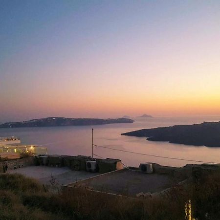Santorini Pleasure Studios Fira  Exterior photo