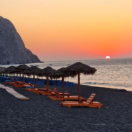 Santorini Pleasure Studios Fira  Exterior photo
