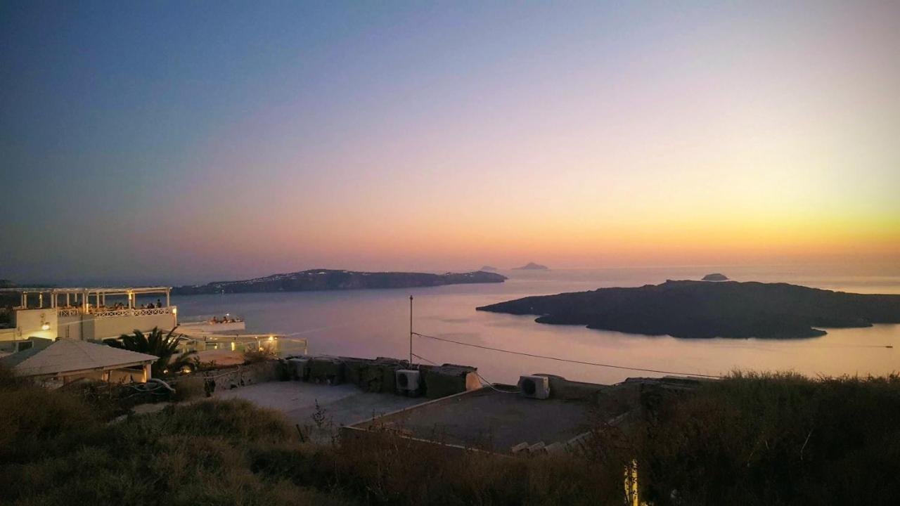 Santorini Pleasure Studios Fira  Exterior photo