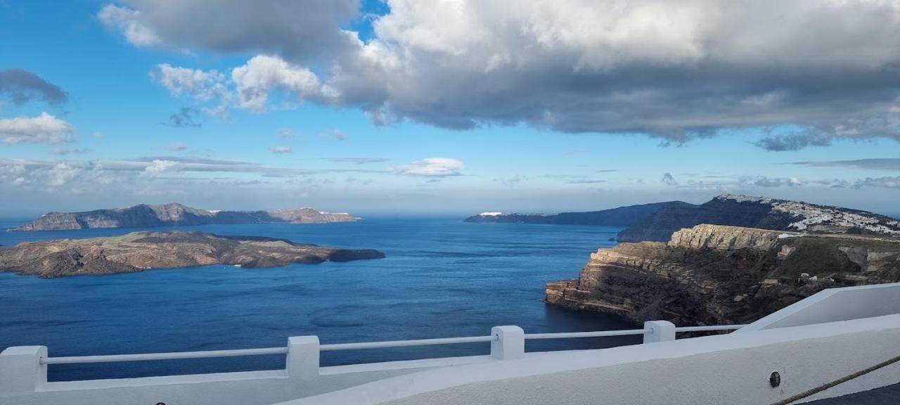 Santorini Pleasure Studios Fira  Exterior photo