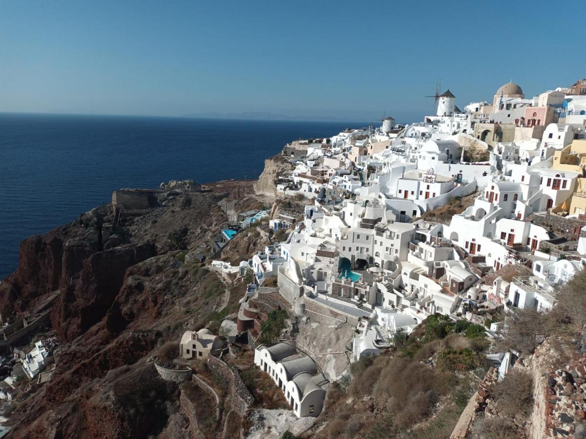Santorini Pleasure Studios Fira  Exterior photo
