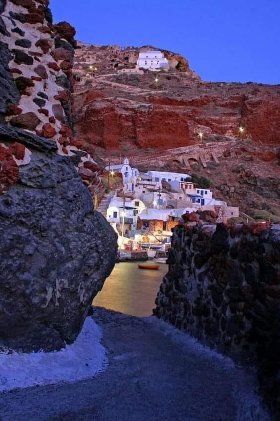Santorini Pleasure Studios Fira  Exterior photo