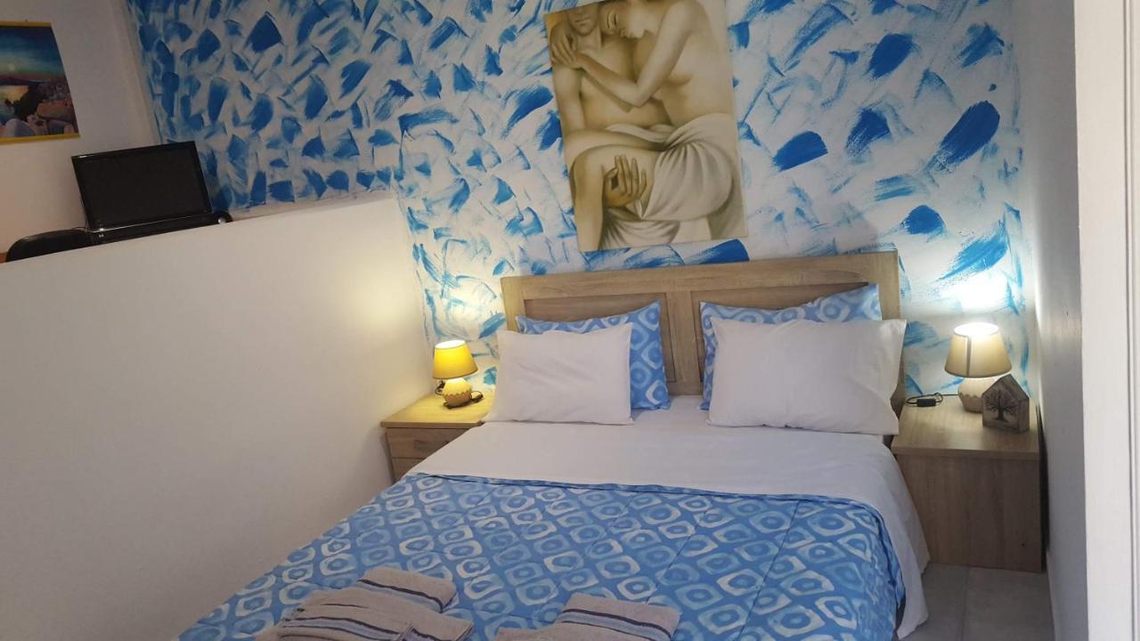 Santorini Pleasure Studios Fira  Exterior photo