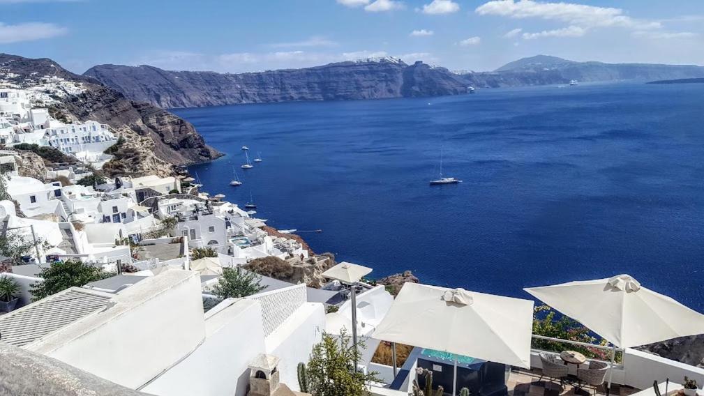 Santorini Pleasure Studios Fira  Exterior photo
